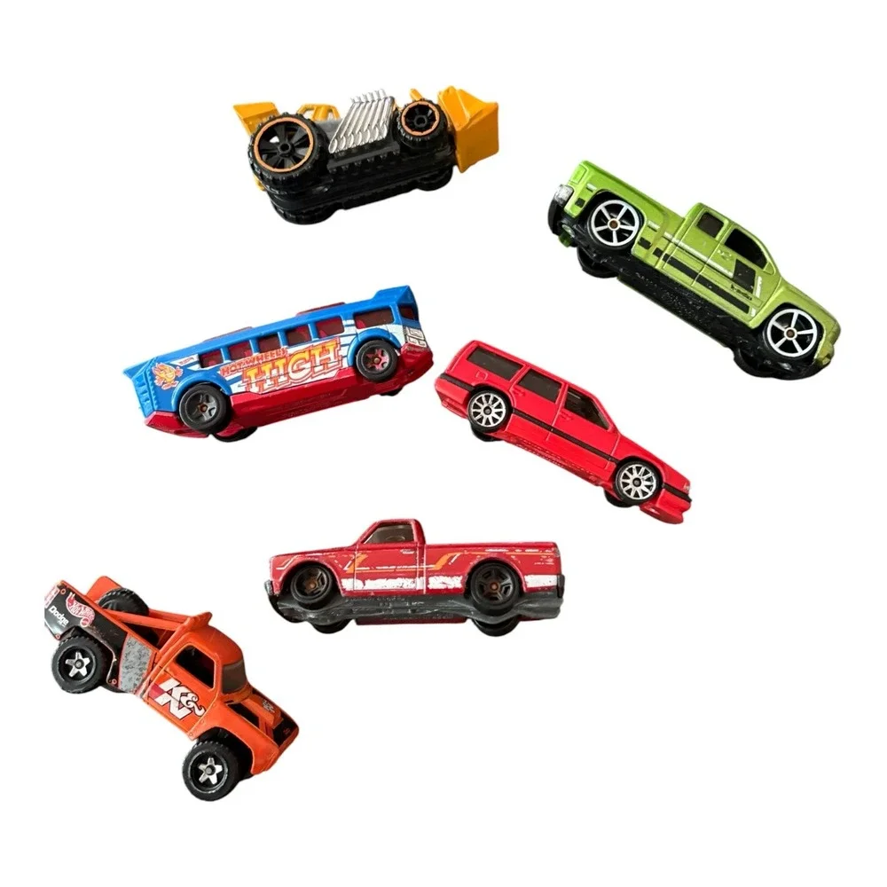 Hot Wheels Matchbox Toy Car Lot of 20 Trucks Cars Construction Tokyo Tundra Bus